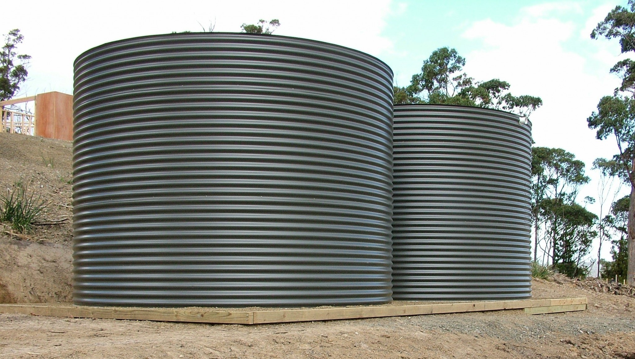 2 x 22 500 litre Aquaplate tanks Woodland Grey