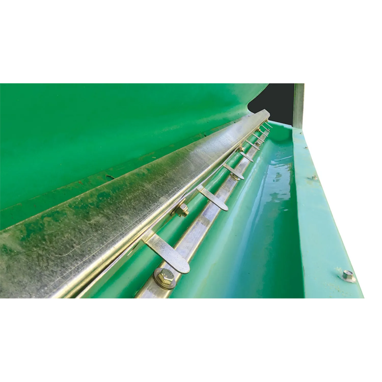 Slick Feeder Adjustment bar up close