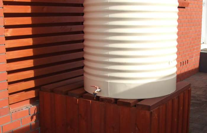 950 Ltr Corrugated Rainwater Tank on stained timber box