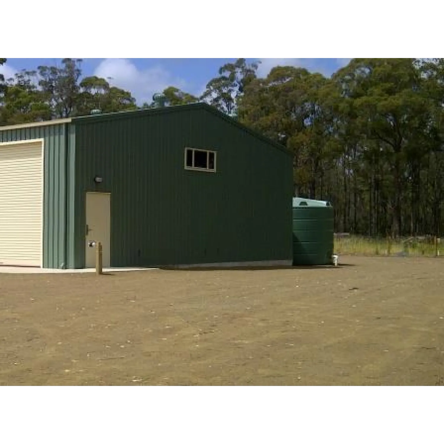 22000 Ltr Panelled Wall Rainwater Tank next to a green shed