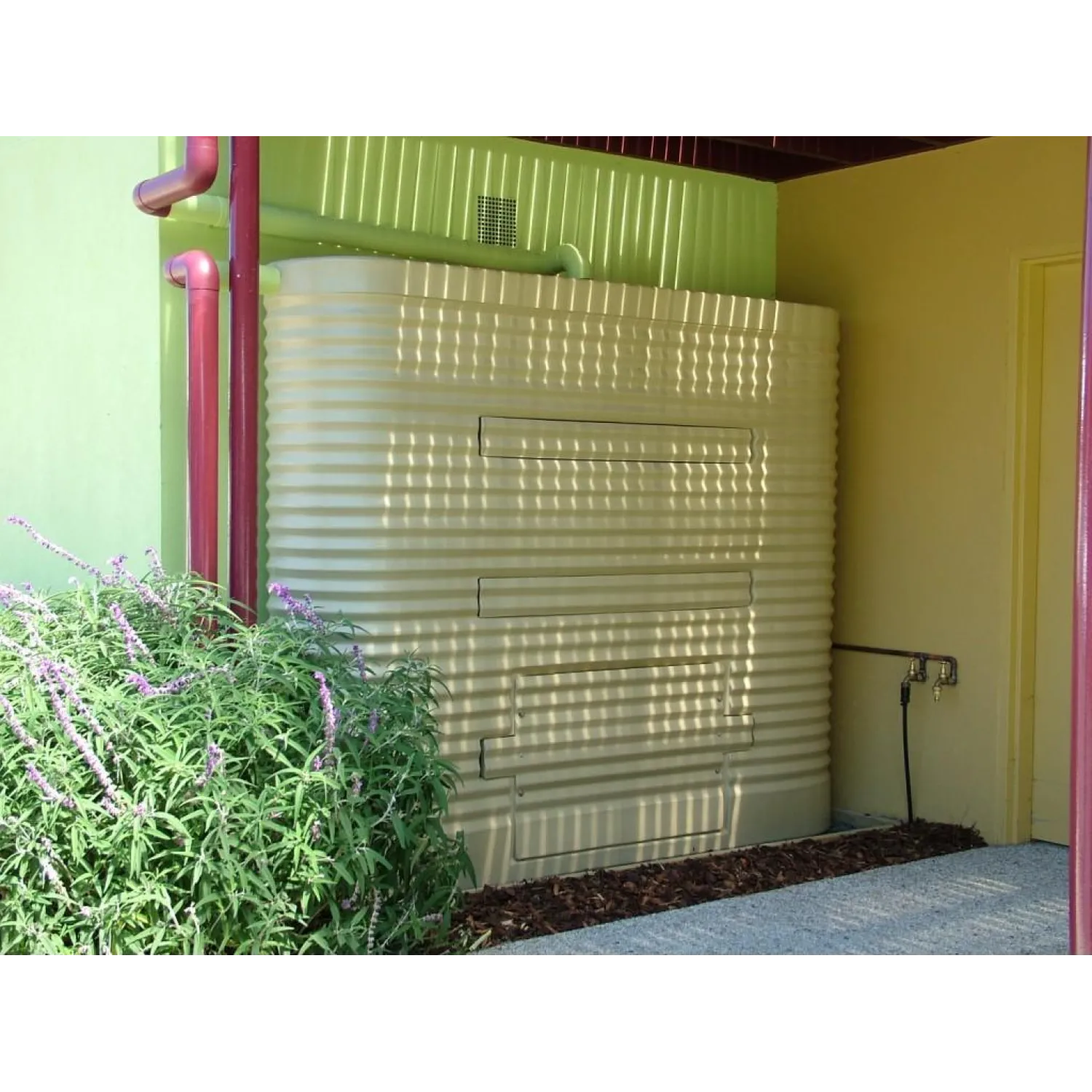 PJT2000 Merino 2000 Ltr Corrugated Slimline Tank in a shaded area